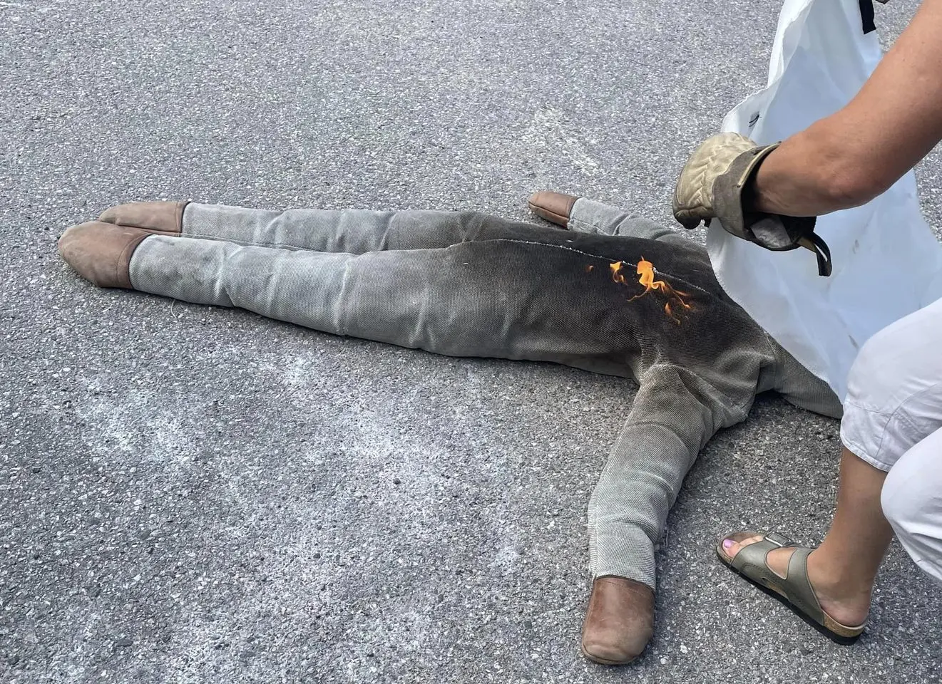 Praktisk brandövning under utbildning i Heta Arbeten i Uppsala